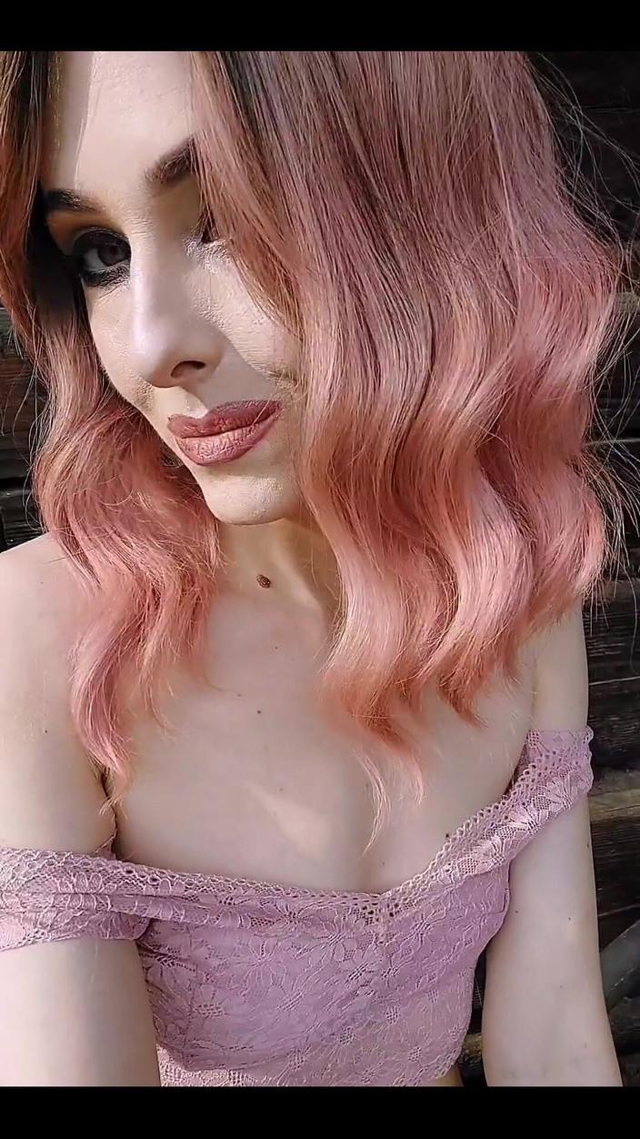 Lilianna20: Tego popołudnia pogoda była naprawdę ładna, idealna do pokazywania moich cycków...