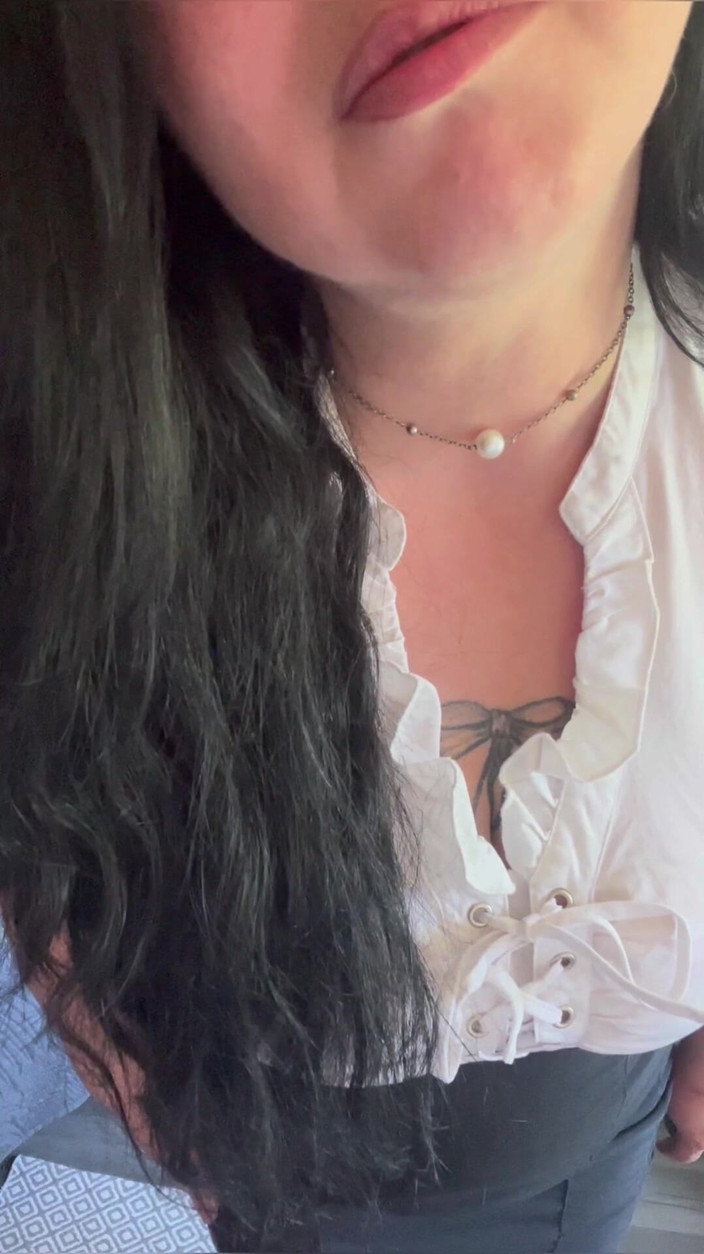 Maitresse Clara: Schnüffel an meinen Tangas