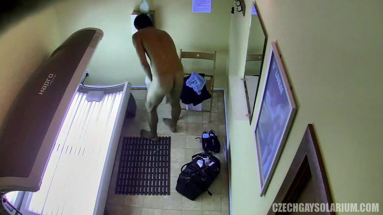 Czech Gay Solarium: チェコのゲイ ソラリウム 22 は、カム用にスタッド ストリップを破りました