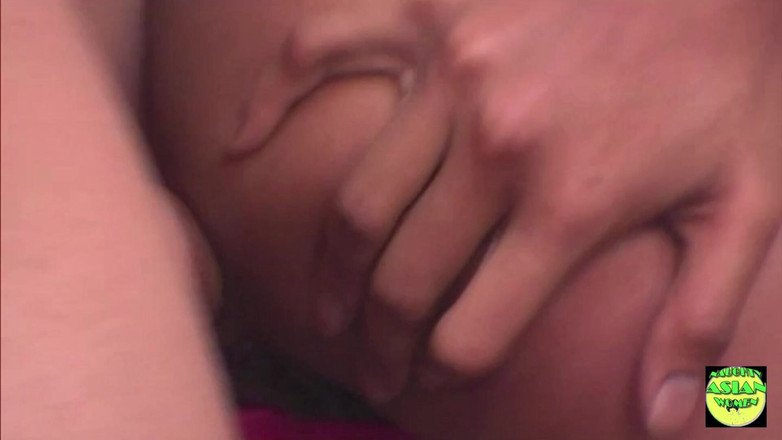 Naughty Asian Women: Asijka touží po análu používá robertek, zatímco dostává nálož do...