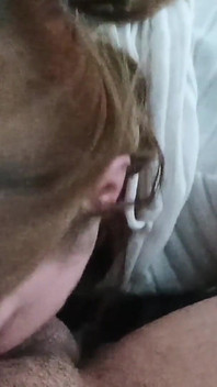 Domácí extrémní šukání milfky do krku pro cumslut