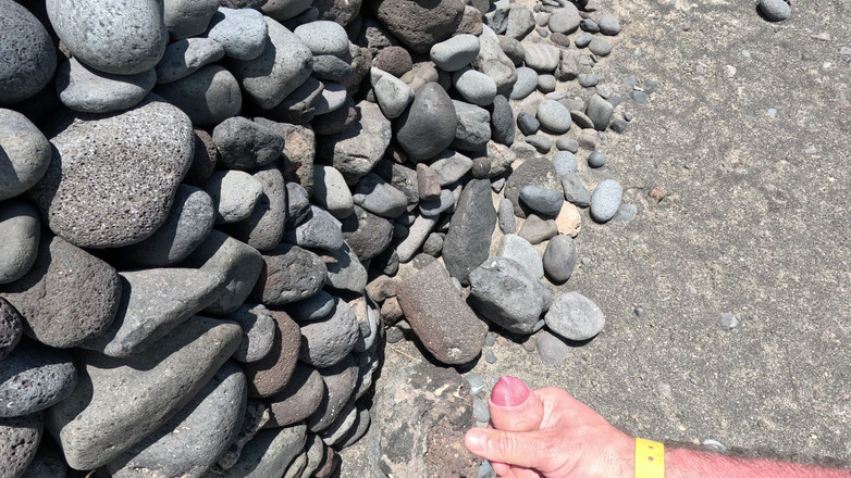 Emma Voyeur: Zobaczył Nagą Dziewczynę Na Plaży I Zaczął Się Szarpać