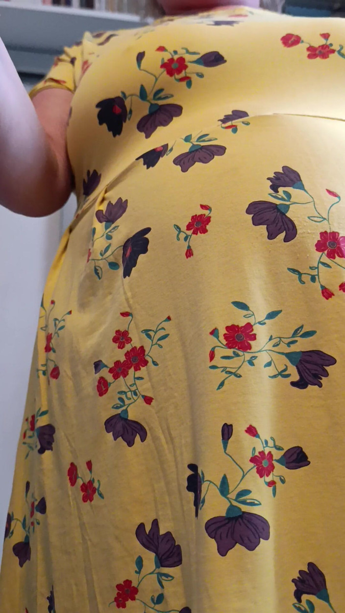 Lizal: Бабушка-великаншка застукала подглядывающей "внука"