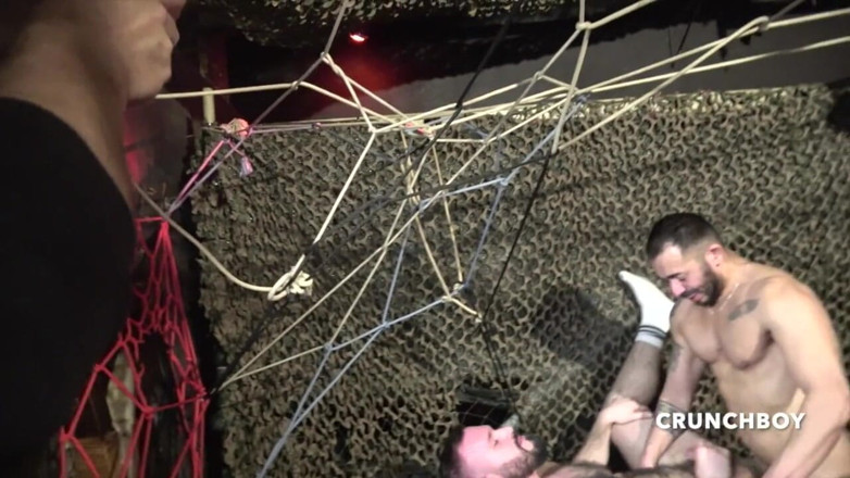 HARD BAREBACK PORN BY JESS ROYAN: Cameră cu actori porno futându-se împreună