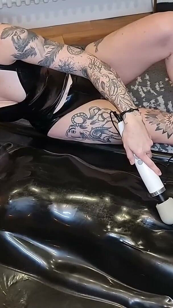 Lady Valeska: Sub Girl Teased in My Vac Bed