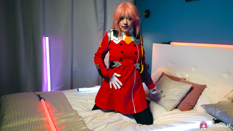 Nu Cosplay: Tatlı anime genç kız Rihanna Black, gerçek bir adam tarafından...