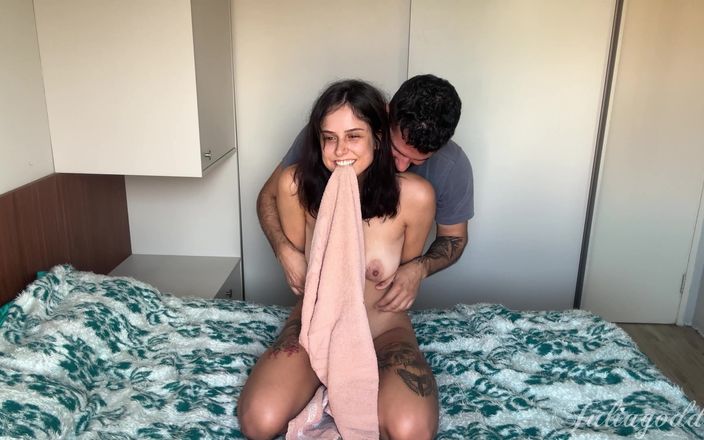 Shamelesscouple: Julias första kittlande och utmaningsvideo