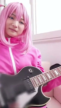 Ich traf einen typen in den sozialen medien - Ihr erstes cosplay führt sie zur versuchung