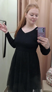 黒いドレスを着た赤毛の愛人を見て、どんな言葉が頭に浮かびますか?