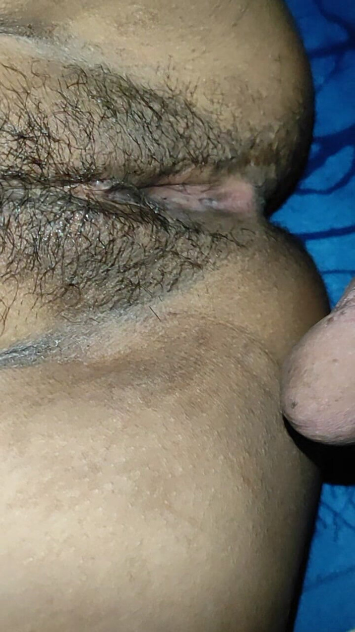 Jack n lusty Jessica: 핸잡 중에 침대를 공유하고 수줍은 친구의 마누라를 마지막으로 발정난 보지에 깡패 자지를 삽입합니다.
