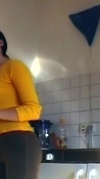 Roztahování chlupaté kundičky okurky - nedbalý deepthroat