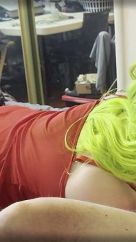 Nebenan dolly und stunt cock - stoßender vibrator schluckt blowjob