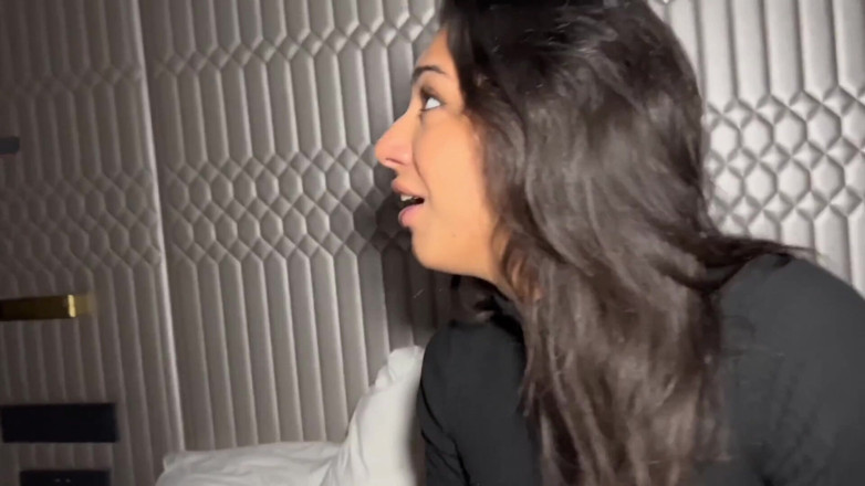 Bradybud: Gepassioneerde zoenseks met brunette schoonheid Lena Cox nadat ze me...