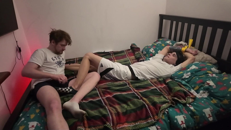 RedCatVideos: Il mio sexy compagno di calcio calcetto è stato legato e...