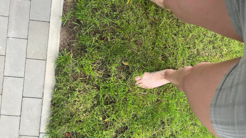 Feet: Chůze naboso po trávě