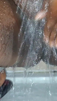 Después de un baño de reinas, mi esposo no sospecharía que mi hermanastro tuvo sexo conmigo