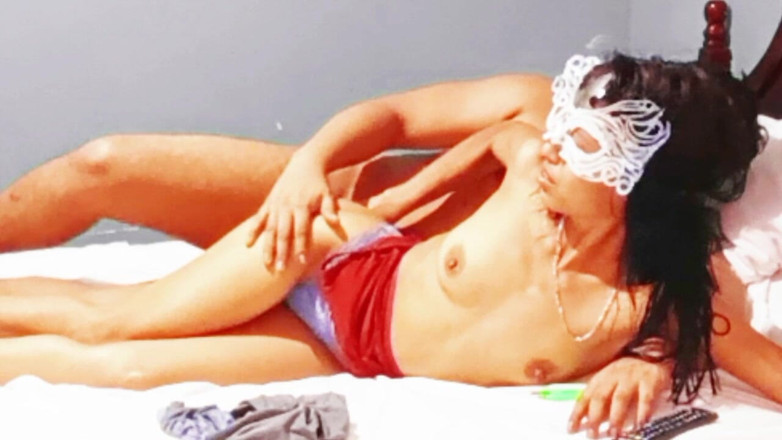 Skinnydanie21: A La Inocente De Mi Hermanastra Se Le Sale Lo...