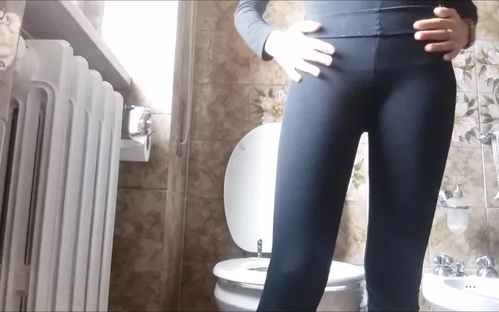 savannahamatoriale: Spankin and Moisturize for My Beautiful Ass While Farts