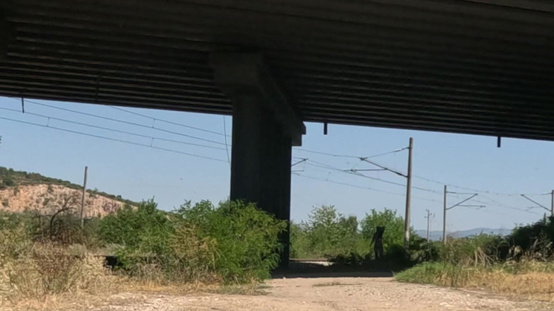 Za Za: La schiava Tih mostra la sua figa e le sue...