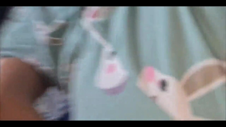 Anny Kitty: मुझे पता चला कि मेरी मासूम सौतेली बहन अपनी गांड में प्लग लगाकर बिस्तर पर जाती है! मैं इसका फायदा उठाती हूं और वह इतनी कामुक हो गई