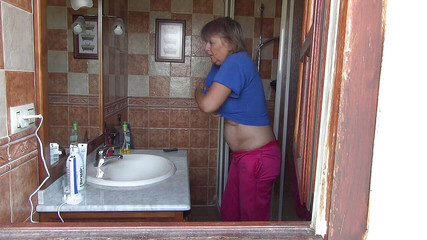 Abby Roberts: Ach, ne, kdo chytil moji koupelnu