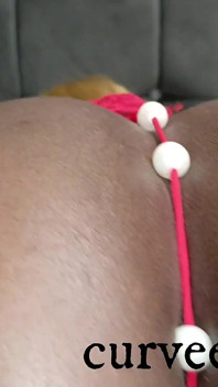 Africká dívka twerkuje svůj velký zadek
