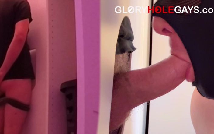 GLORYHOLEGAYS: Молодая работница кончает дважды - прямо через глорихол