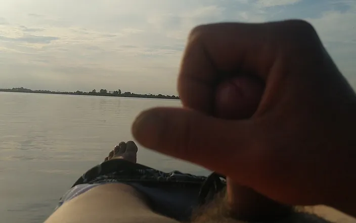 Milen: Masturbating bech
