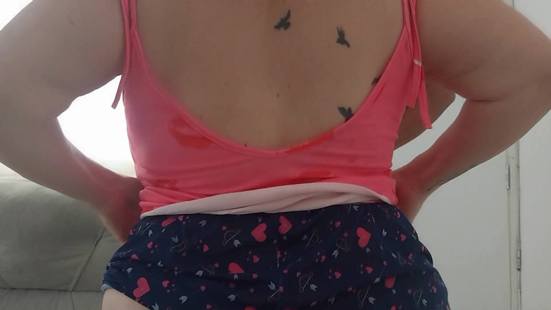 UtopianHumor507: Zlobivá blondýnka se uvolňuje pro své milence.