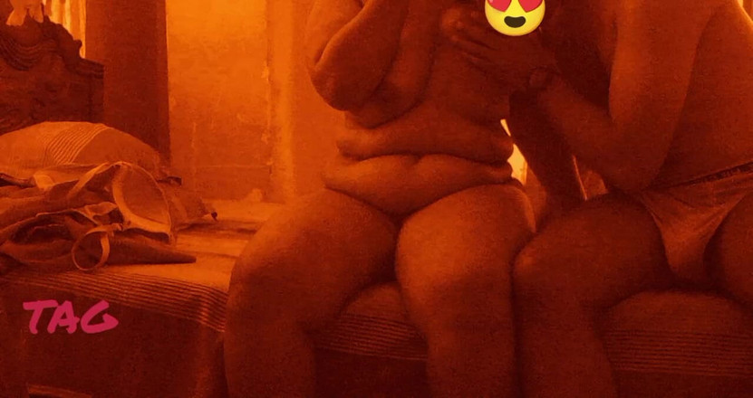 Teensex: 운 좋은 남친에게 마침내 따먹히는 거유 밀프 여친.