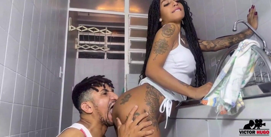 VictorHugo: Gifted Fucking Novinha's Ass