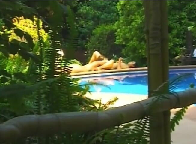 Lesbo Tube: Дві гарячі лесбіянки облизують кицьки на вулиці