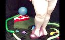 Foxy Rose: Толстушка играет с воздушным шариком