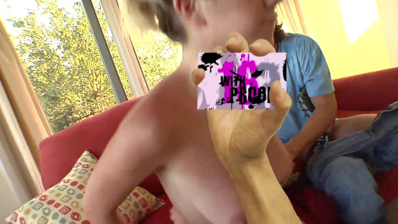 Out Sexxx: Юную блондинку сняли на пляже