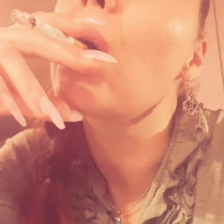 BaDayDream BambiAmbita: BambiAmbita is secretly smoking.