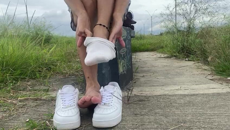 Mr Feet Colombia: My Feet Are Your Religion. Pray with Your Mouth.