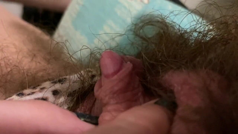 Cuteblonde666: Morning orgasm big clit rubbing in extreme closeup super hairy...