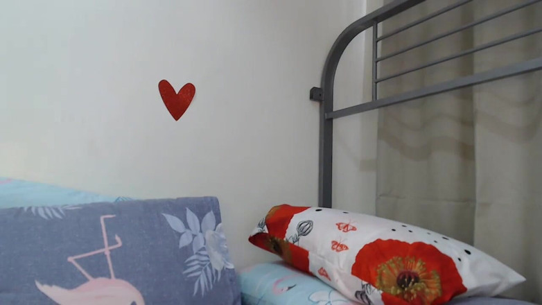 Chinita Wife: MiLF calda e bella asiatica ama mostrare la sua figa...