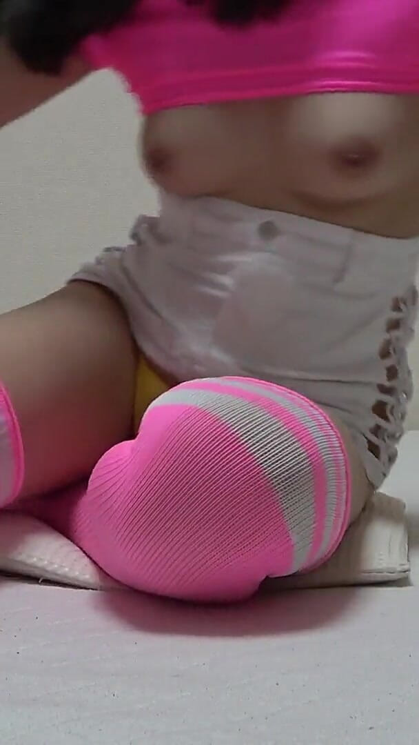 Gals apartment: อพาร์ตเมนต์หญิงล้วนในญี่ปุ่น ออกกำลังกายเซ็กซี่ นมทะลักจากเสื้อยืด ต้นขาและขาในกระโปรงสั้น ร่องตูดตอง g-string