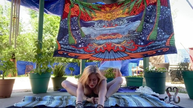 Serene Siren: 시오후키 오르가즘을 느끼는 고요한 야외 누드 요가 - 풀영상 //고요한