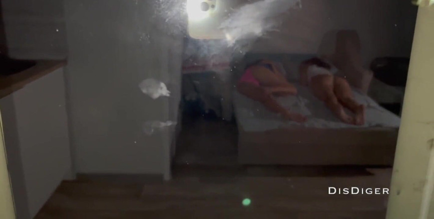 Dis Diger: Mi amigo y yo follamos a dos estudiantes calientes 18 años...