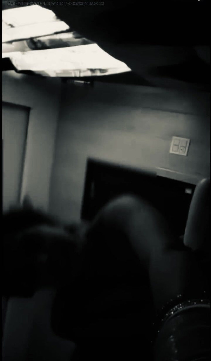 Sanayababhi: Une femme indienne timide gémit bruyamment pendant sa lune de...