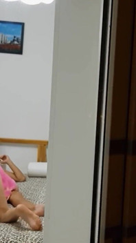 Seorang tetangga meniduri putri tirinya yang muda. Dasar jalang!