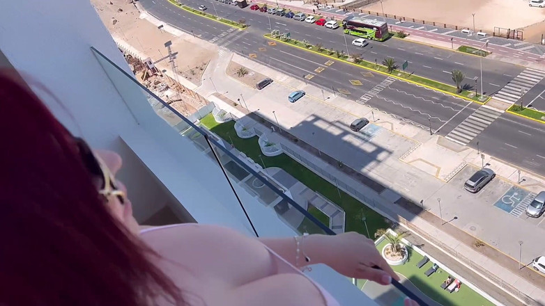 Kate jenn: Sąsiad z cycatą i dużym tyłkiem zaprasza mnie do swojego...