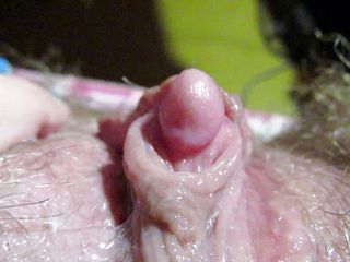 Cute Blonde 666: Droppande våt hårig stor klitoris runkar och gnuggar orgasm