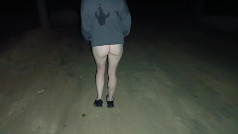 MissPopa: Ho osato camminare di notte senza mutandine