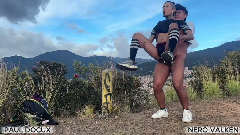 Paul Docux: No topo da montanha me fodendo no meio da adrenalina...