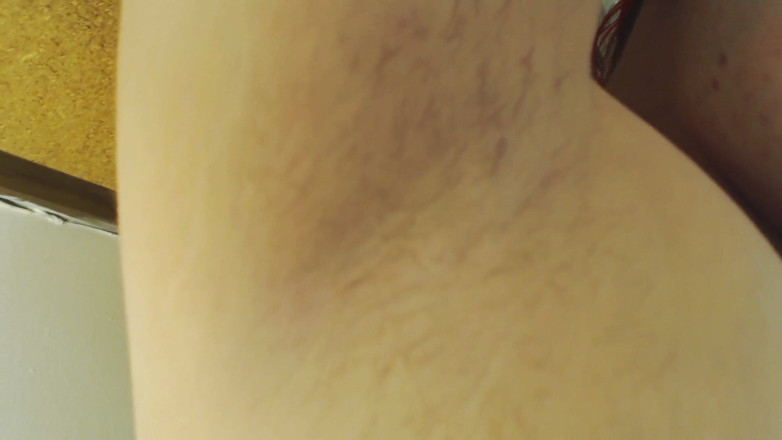 Scarlet Vixen: Волосатые подмышки