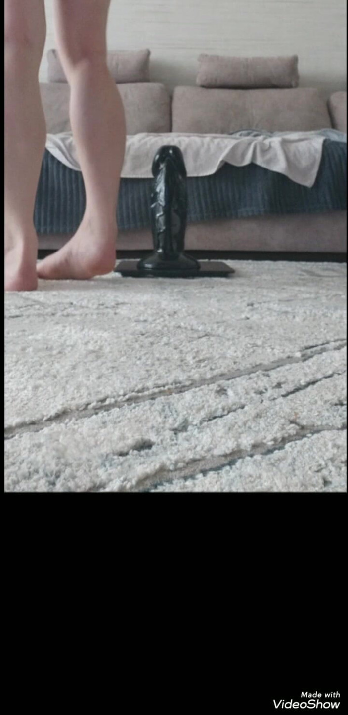 Annyfist: Huge Dildo