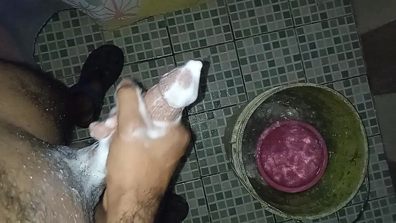 Cute boy jerks off: Gay se masturba pensando em seu parceiro que foi em...